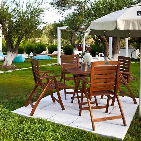 Sun 'n Chill, Boutique & Melíkia